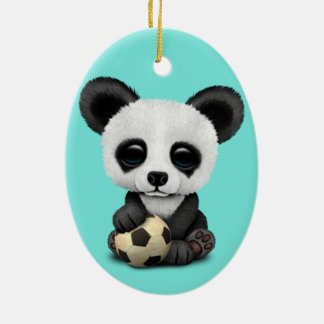 Niedlicher Baby-Panda mit Fußball-Fußball-Ball Keramik Ornament