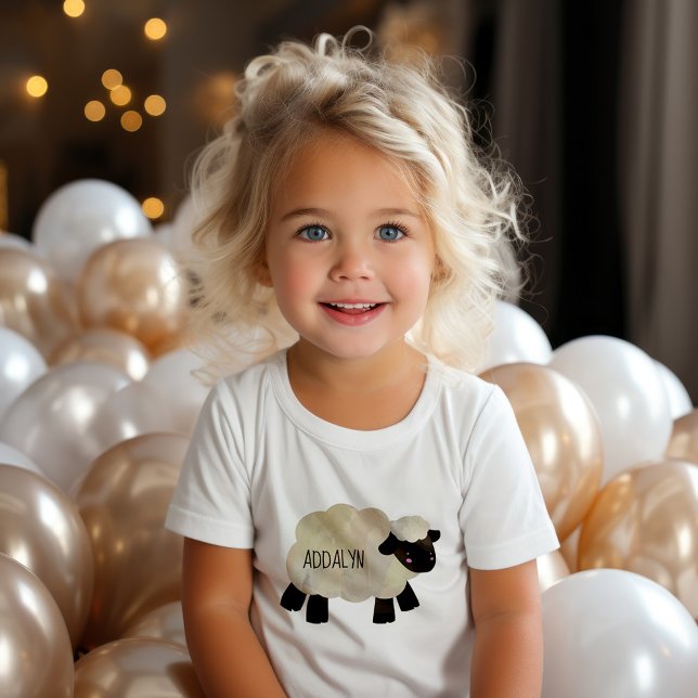 Niedlicher Baby Sheep Lamb Säugling Kleinkind Name T-shirt (Cute baby lamb t-shirt personalized with your child's name)