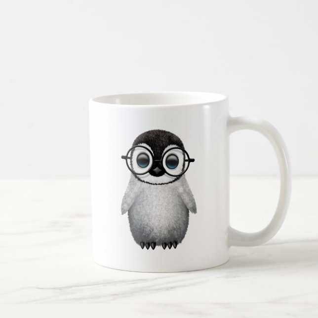 Niedlicher Babypenguin-tragende Augen-Gläser Tasse (Rechts)