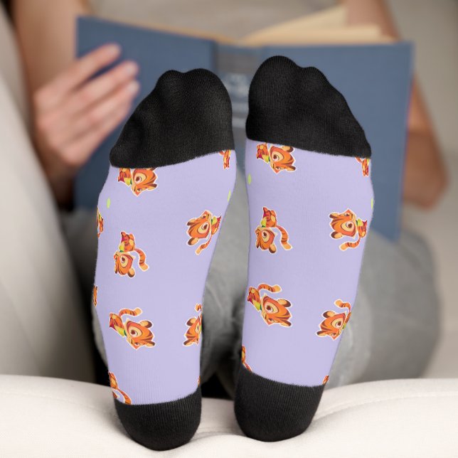 Niedlicher Babytiger auf lila Socken (Unterseite)