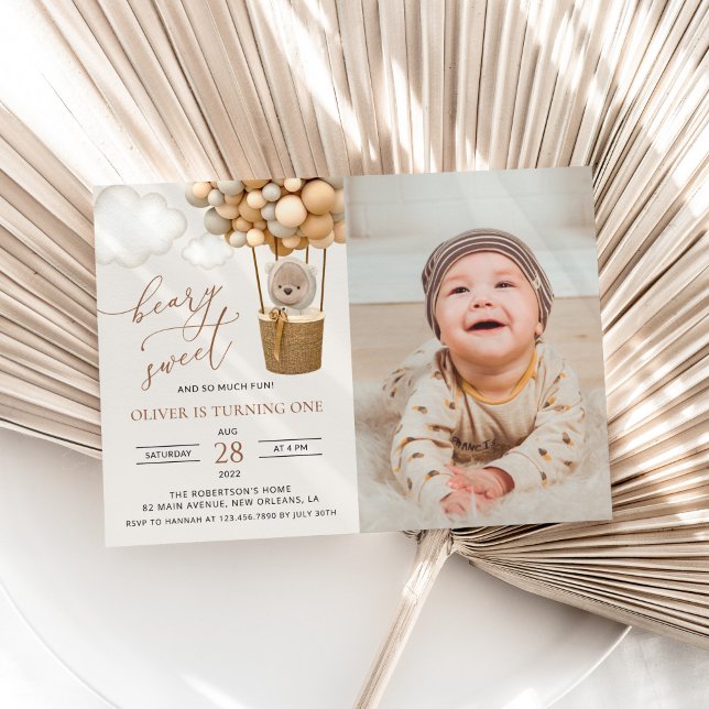 Niedlicher Bär, Beige Balloons, erster Geburtstag Einladung (Von Creator hochgeladen)
