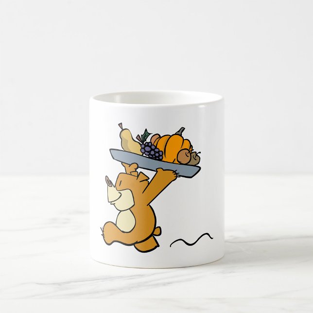 Niedlicher Bär, der eine festliche Ernteplattform  Kaffeetasse (Von Creator hochgeladen)