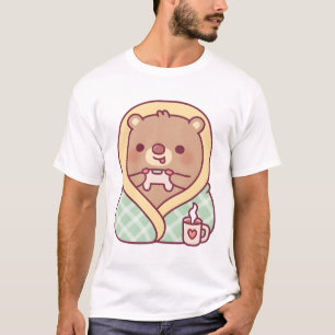 Niedlicher Bär, der während des Spielens in heimel T-Shirt