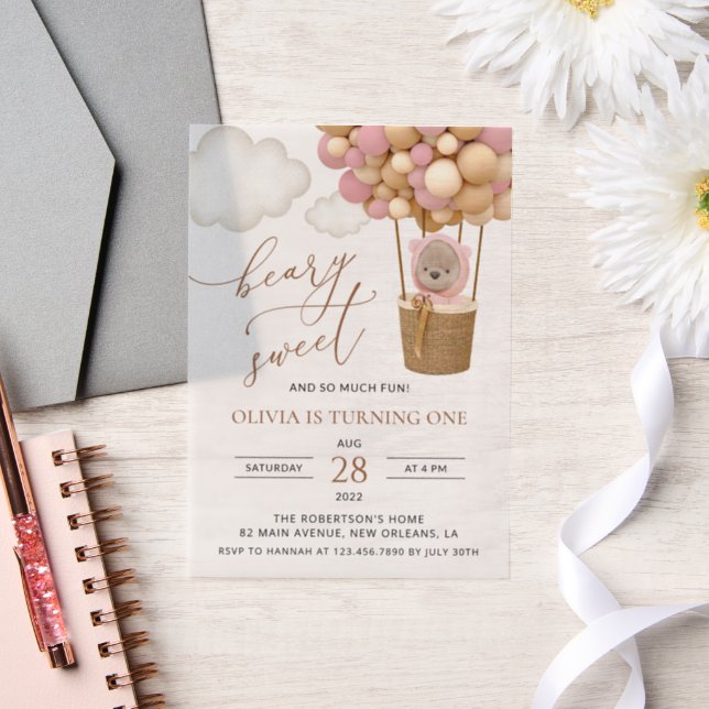 Niedlicher Bär, rosa Balloons, erster Geburtstag (Hochzeit)