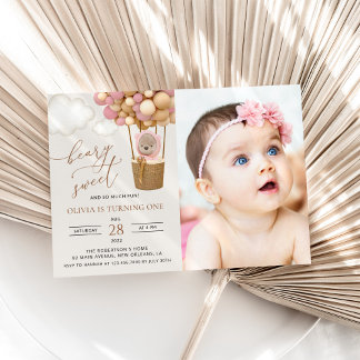 Niedlicher Bär, rosa Balloons, erster Geburtstag Einladung