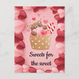 Niedlicher Bär umarmt Cupcake Valentine Postkarte