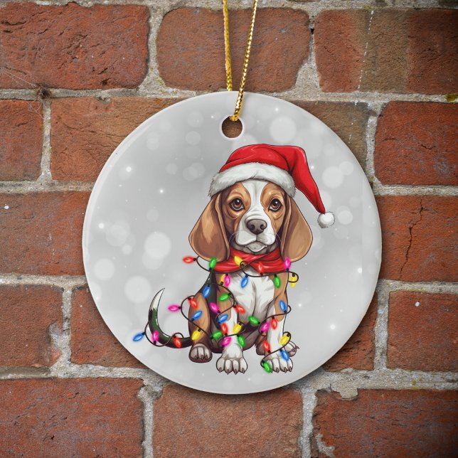 Niedlicher Beagle Hund in Weihnachtsbeleuchtung um Keramik Ornament (Von Creator hochgeladen)