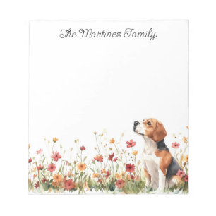 Niedlicher Beagle mit Wildblumen Personalisiert Notizblock