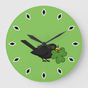 Niedlicher Blackbird mit Kleeblatt Clou Cartoon Große Wanduhr