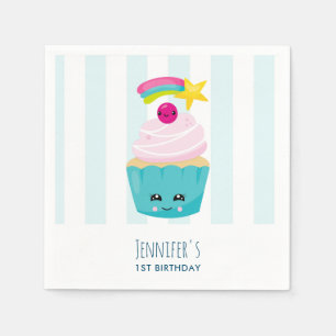 Niedlicher blauer kleiner Kuchen mit Kawaii Serviette