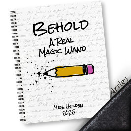 Niedlicher Bleistift-Zauberstab-Individuelle Name- Notizbuch