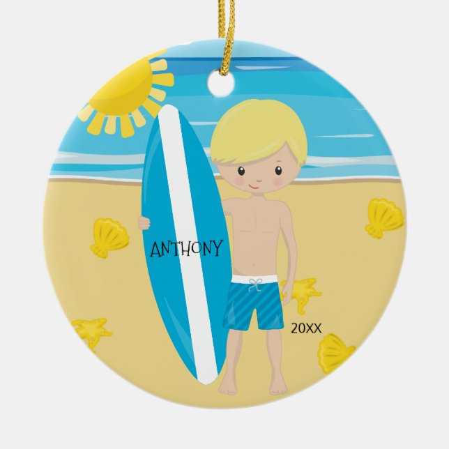 Niedlicher blonder Surfer-Jungen-personalisiertes Keramik Ornament (Vorne)