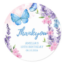 Niedlicher Blumenflatter auf Schmetterlingen Gebur