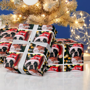 Niedlicher Boston Terrier Welpe mit Weihnachtsmann Geschenkpapier
