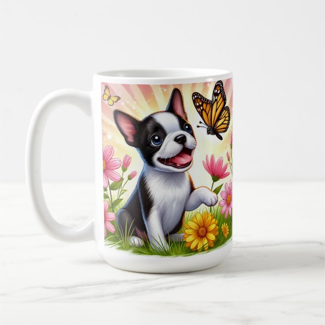 Niedlicher Boston Terrier Welpe spielen mit Schmet Kaffeetasse (Links)