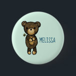 Niedlicher brauner Bär mit gelber Blume Button<br><div class="desc">Ein Knopf mit einer einfachen Abbildung eines braunen Cartoon,  der eine gelbe Färbung aufweist. Set auf hellgrünem Hintergrund. Personalisieren Sie Ihre Daten mit einem Namen oder einem anderen Text.</div>