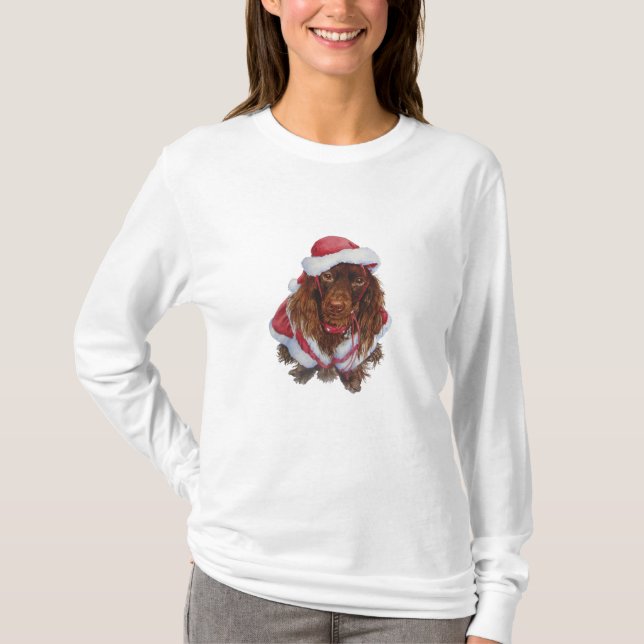 Niedlicher brauner Spaniel in T-Shirt (Vorderseite)