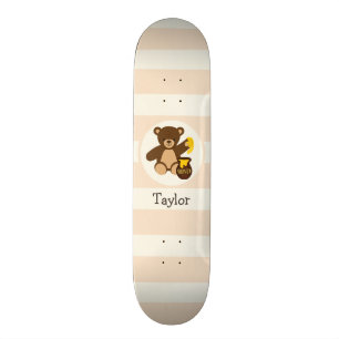Niedlicher brauner Teddybär mit gelbem Honig Skateboard
