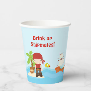 Niedlicher Brünetter Piratenjunge in Red Birthday Pappbecher
