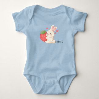 NIEDLICHER BUNNY, der einen Strawberry-Baby-Bodysu Baby Strampler