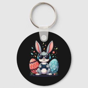 Niedlicher Bunny-Gamer umgeben von Ostereiern Schlüsselanhänger