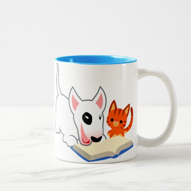 Niedlicher Cartoon Bullie und Kitty mit Tasse (Rechts)