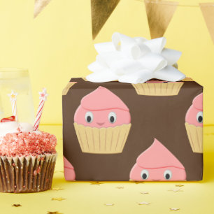 Niedlicher Cartoon Erdbeere Cupcake on Brown Geschenkpapier