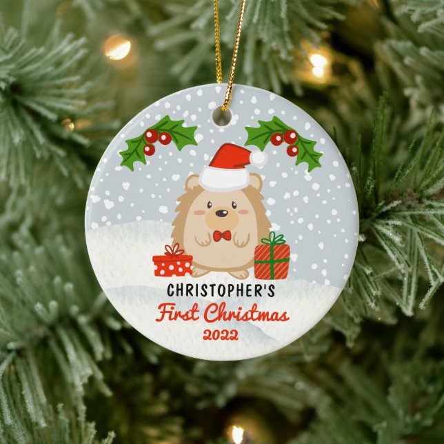 Niedlicher Cartoon Igel Baby's First Christmas Fot Keramik Ornament (Baum)