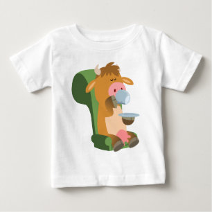 Niedlicher Cartoon Kuh und ein Nice Cuppa Baby T - T-shirt