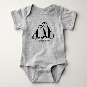 Niedlicher Cartoon Pinguin Family Together ist die Baby Strampler