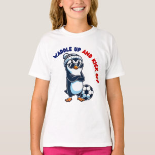 Niedlicher Cartoon Pinguin-Fußballspieler cool T-Shirt