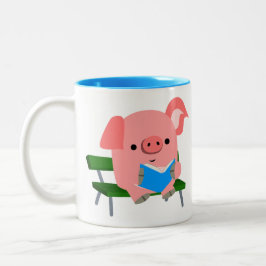 Niedlicher Cartoon Schweinezubereitung auf einer B Zweifarbige Tasse