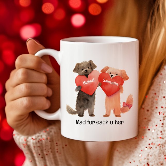 Niedlicher Cartoon von Welpenholz Valentine Kaffeetasse (Cute Cartoon of Puppy Holding Hearts Valentine Coffee Mug)