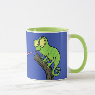 Niedlicher Chamäleon, der einen Bug-Cartoon fängt Tasse