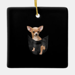 Niedlicher Chihuahua zu Weihnachten in der Tasche Keramikornament