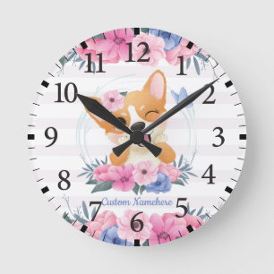 Niedlicher Corgi Hund Blume Wreath Blue Butterfly Runde Wanduhr