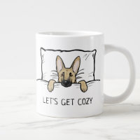 Niedlicher deutscher Schäferhund in Bett getuckt