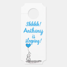 Niedlicher Elefant mit Blue Balloon Baby schläft. Türanhänger