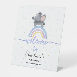 Niedlicher Elefant mit farbenfroher Rainbow Baby-D Sockelschild