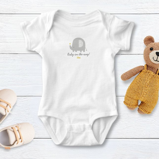 Niedlicher Elefant mit Geburtsjahr Baby Strampler (Von Creator hochgeladen)