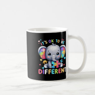 Niedlicher Elefantenautismus weiß, dass sein Ok un Kaffeetasse