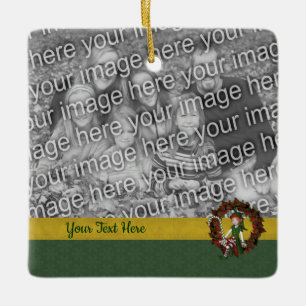 Niedlicher Elf im Foto des Wreath Holiday Keramikornament