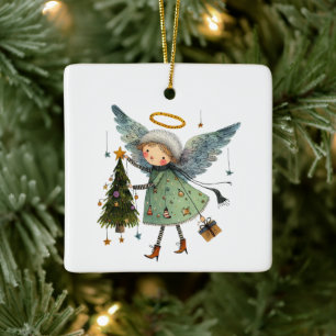 Niedlicher Engel mit einem Weihnachtsbaum Keramikornament