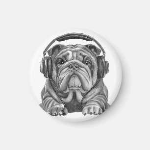 Niedlicher englischer Bulldog mit Kopfhörern Magnet