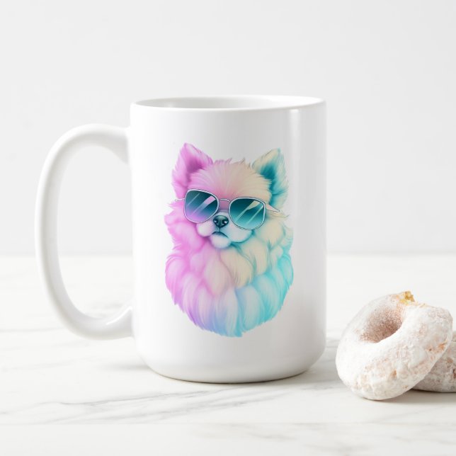 Niedlicher flauschiger Hund ​ in einer Sonnenbrill Kaffeetasse (Mit Donut)
