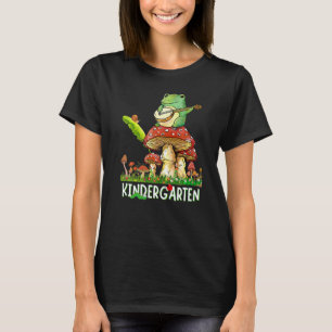 Niedlicher Frosch spielt Banjo Schnecke Pilz Kinde T-Shirt