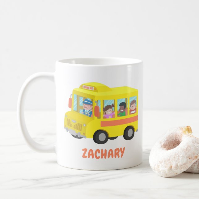 Niedlicher gelber Schulbus und glückliche Kaffeetasse (Mit Donut)