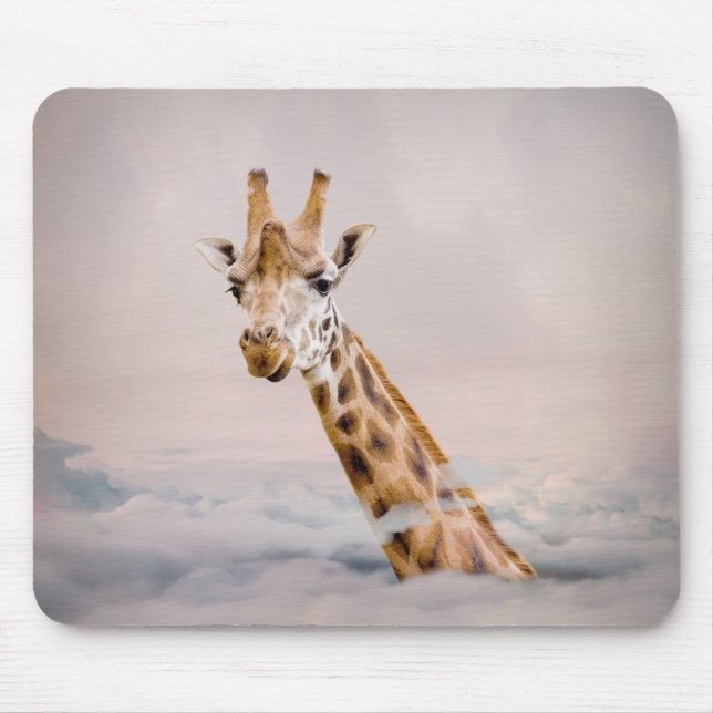 Niedlicher Giraffenkopf in Wolken Mousepad (Vorne)