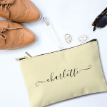Niedlicher Girly Minimalistischer Individuelle Nam Zubehörtasche<br><div class="desc">Machen Sie mit unserem Niedlichen Girly Minimalistisch Individuelle Name Cream Accessory Pouch ein stilvolles Statement! Dieser bezaubernde Beutel eignet sich perfekt,  um während des Aufenthalts alle Ihre Essenzen zu halten. Personalisieren Sie es mit Ihrem Namen für eine ganz eigene Touch.</div>