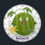 Niedlicher, glücklicher Wassermelone-Cartoon Dartscheibe<br><div class="desc">Dieses niedliche Lächeln der Wassermelone ist hier,  um einen fruchtigen Spaß zu Ihrem Tag zu bringen! Gezeichnet in fröhlicher Cartoon Illustration Stil.</div>